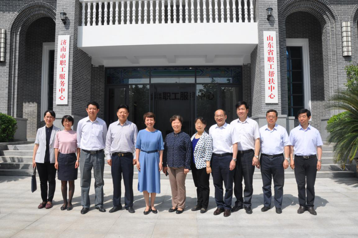 中華全國(guó)總工會(huì)領(lǐng)導(dǎo)石岱一行調(diào)研濟(jì)南連心物業(yè)服務(wù)的山東省、濟(jì)南市職工服務(wù)中心