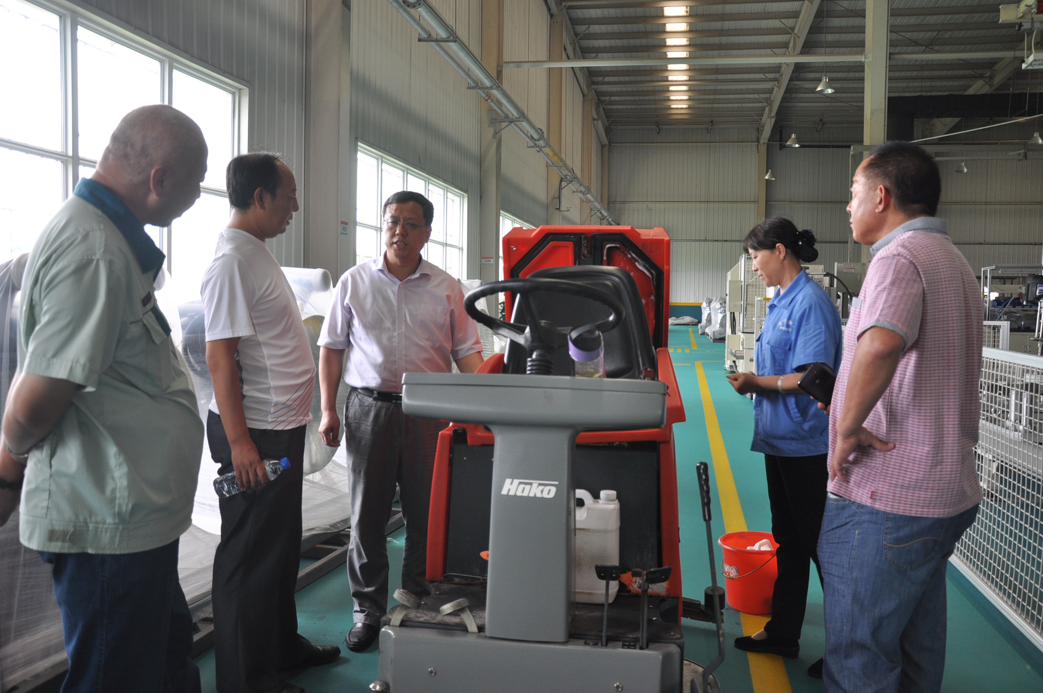 用心去做，快樂服務(wù)，提服務(wù)水平<br/>攜手共進(jìn)，不斷創(chuàng)新，筑連心品牌