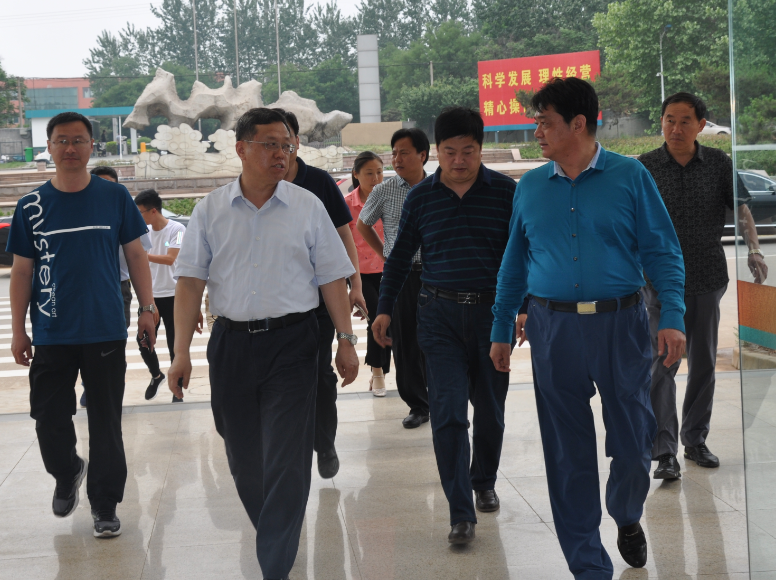 武城縣經(jīng)信局領(lǐng)導(dǎo)一行到公司服務(wù)的中國重汽集團濟南動力有限公司參觀交流