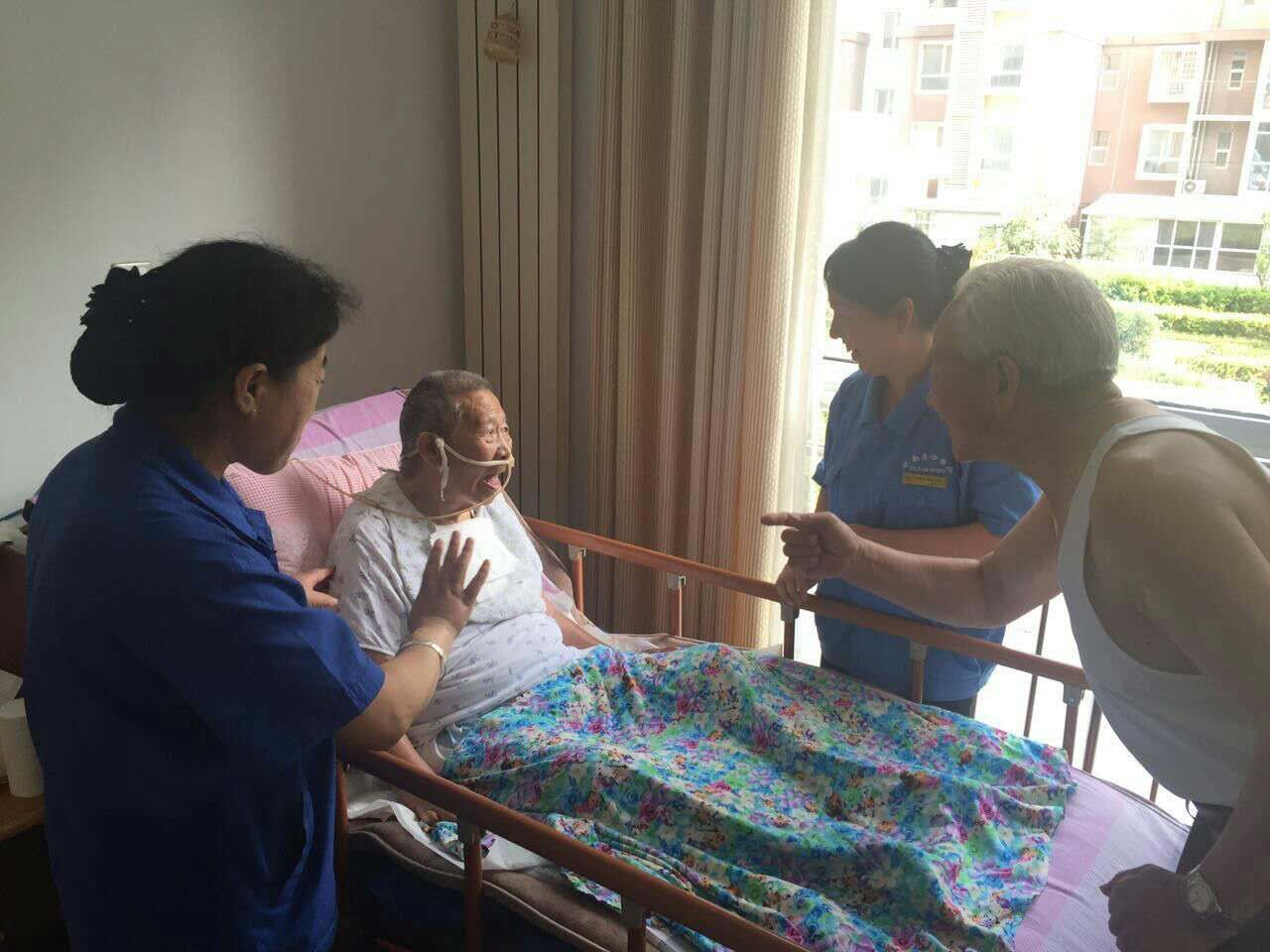 “學(xué)黨史、感黨恩”七一慰問老黨員活動