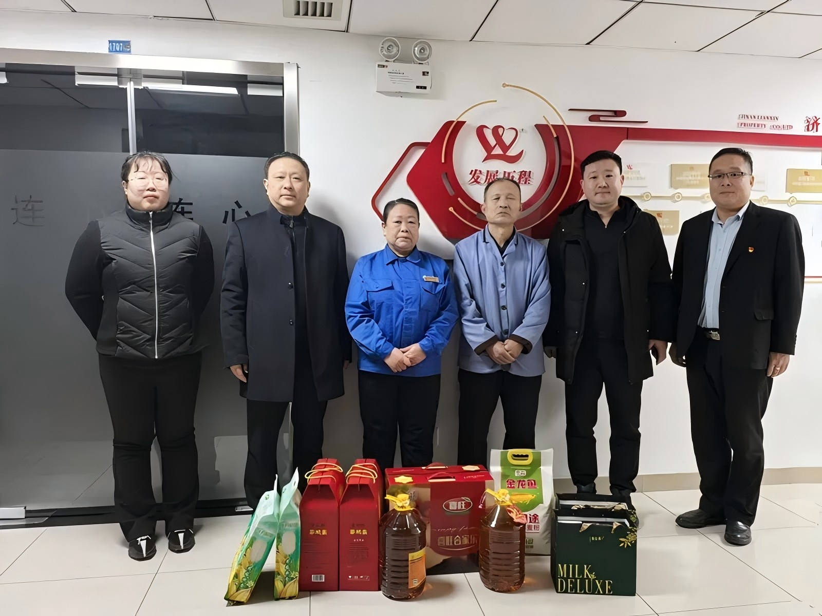 濟(jì)南市物業(yè)協(xié)會(huì)走訪慰問(wèn)連心物業(yè)特困職工